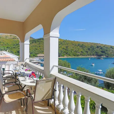 Evanna House In Saint Stephanos *