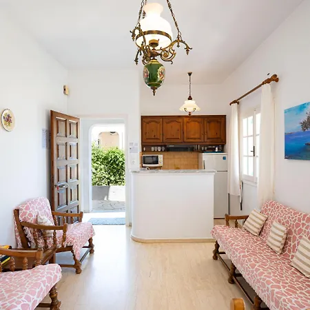 Evanna House In Saint Stephanos *