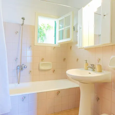 Evanna House In Saint Stephanos Апартаменты